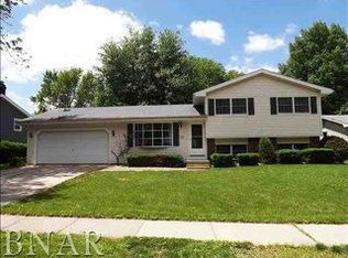 109 S Bayberry Ct, Bloomington, IL 61704
