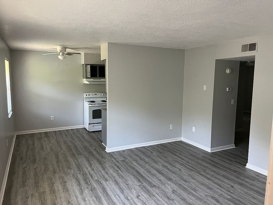 1st image of 102 Navaho Ct APT 3E
