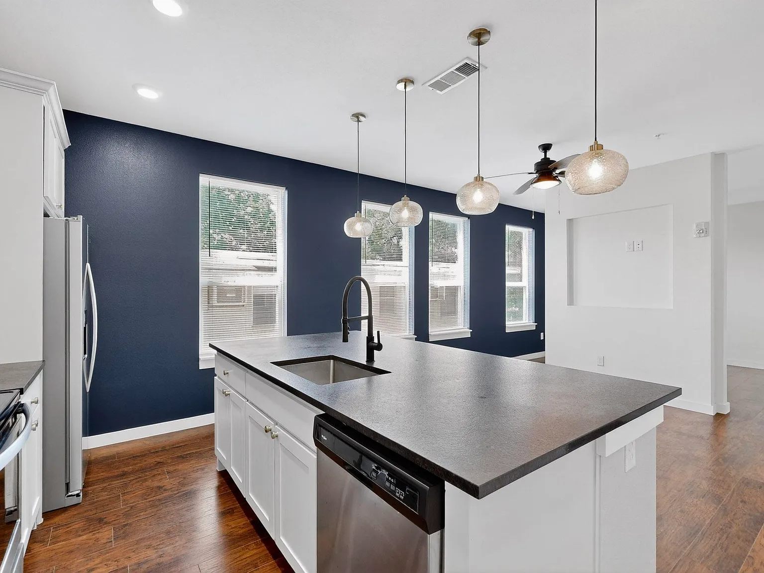 Studio, 558 sqft, $1,450 — Photo 4