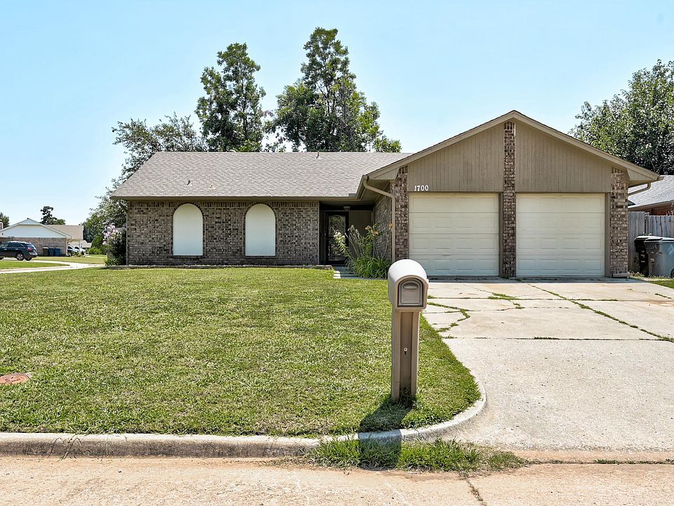 1st image of 1700 Erin Pl