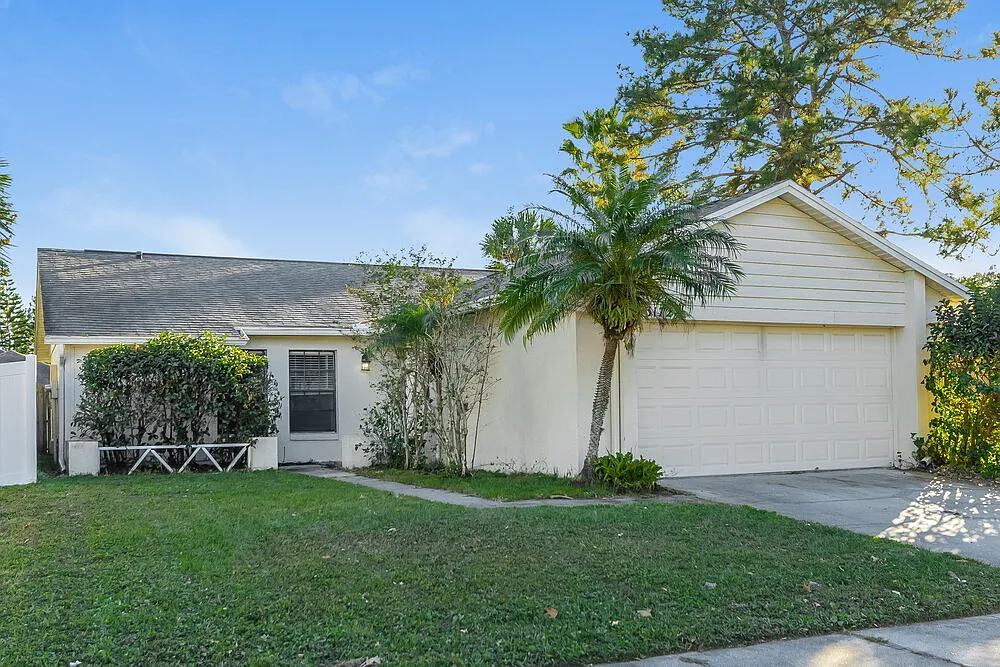 3 bed, 2.0 bath, 1241 sqft, $2,280 — Photo 3
