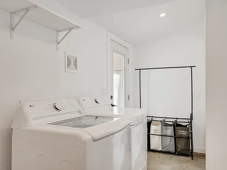 1217 Lost Oak Trl — Photo 24