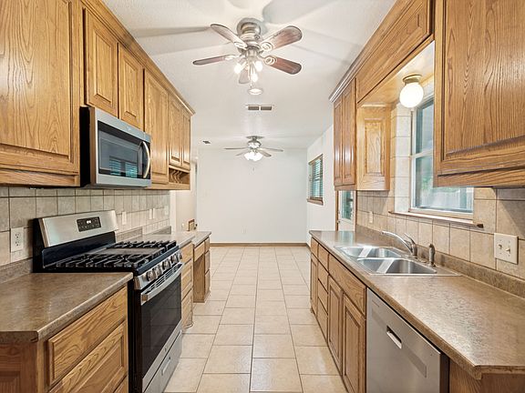 4th image of 544 Thompson Dr