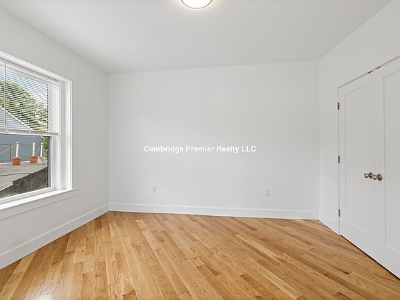3rd image of 406 Columbia St APT 1