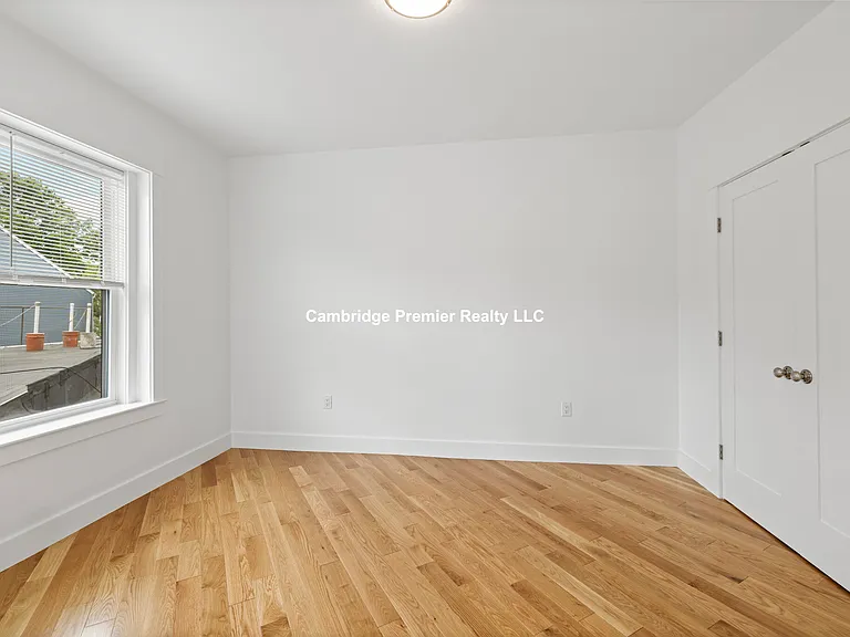 406 Columbia St #1 — Photo 3