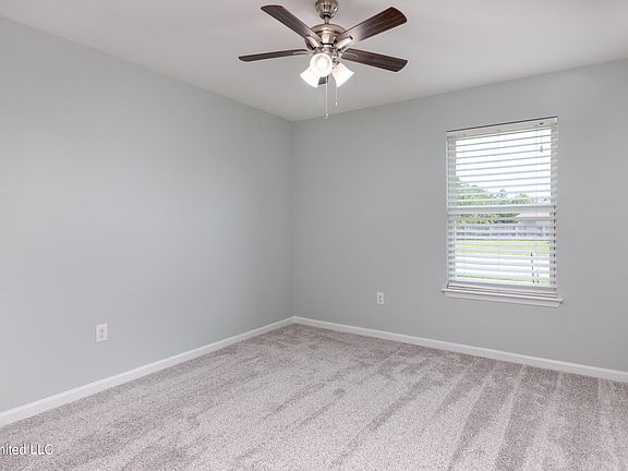 3rd image of 329 Twin Lakes Blvd