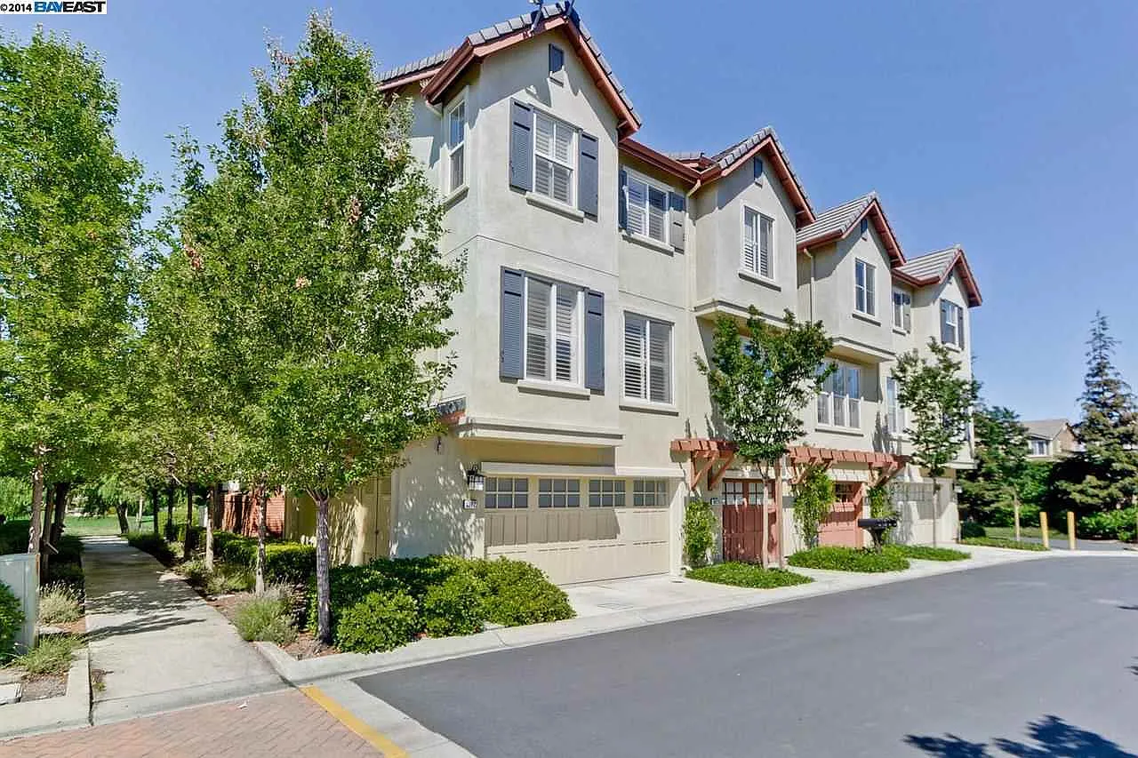 3 bed, 2.5 bath, 1815 sqft, $4,600 — Photo 1