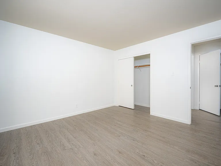 Bel Aire #2 bed1 (2)