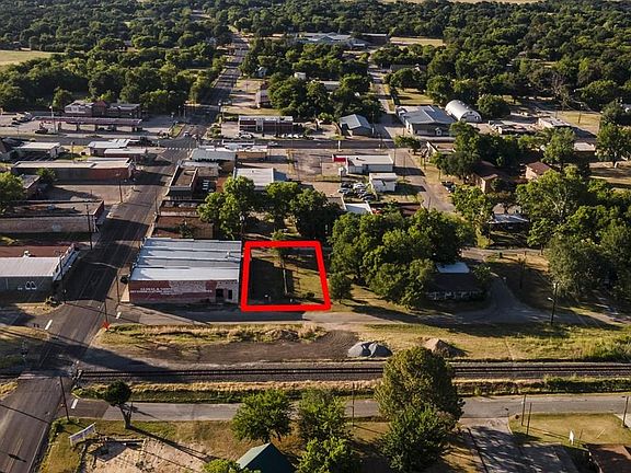 2nd image of Railroad St