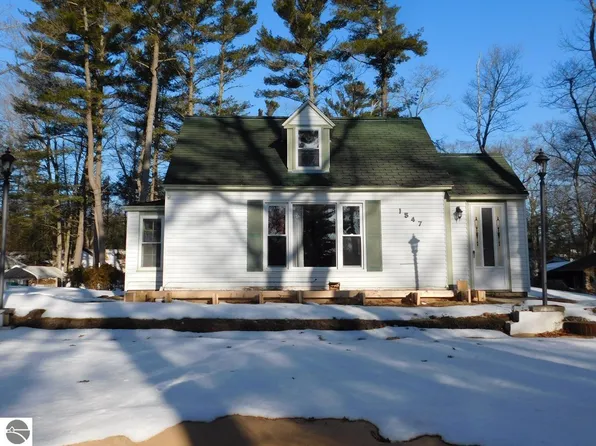 1547 Media Dr, East Tawas, MI 48730