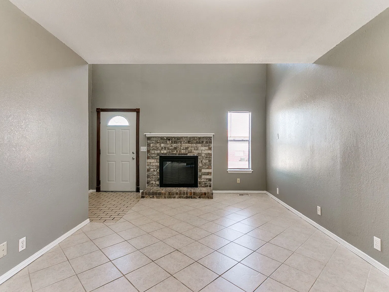 2 bed, 1000 sqft, $1,245 — Photo 2