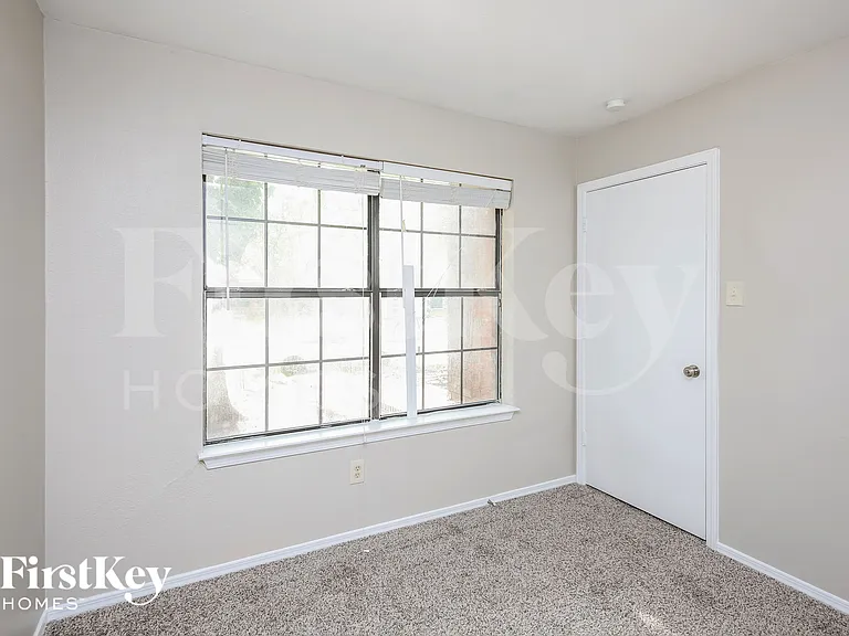 6216 Fairlane Dr — Photo 13