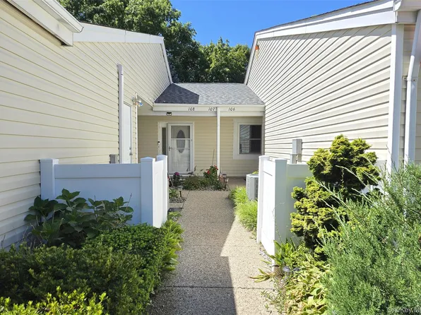 106 Cabot Court W #106, Saint James, NY 11780