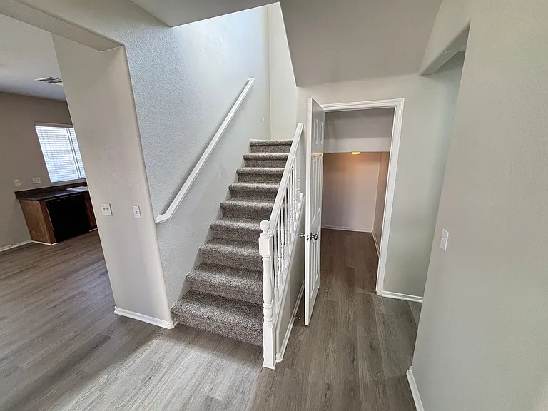10413 Orange Port Ct — Photo 3