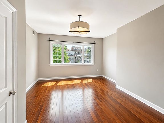 2nd image of 19 W 9th St