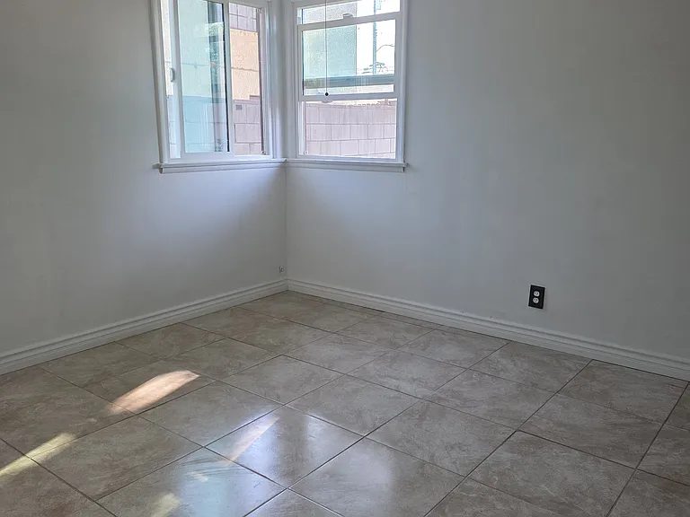 4326 Cypress Ave — Photo 9