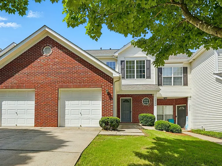 12244 Stratfield Place Cir — Photo 32