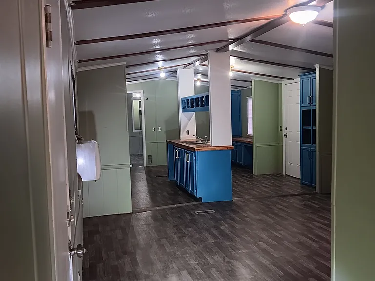 364 E Stanley Dr — Photo 2