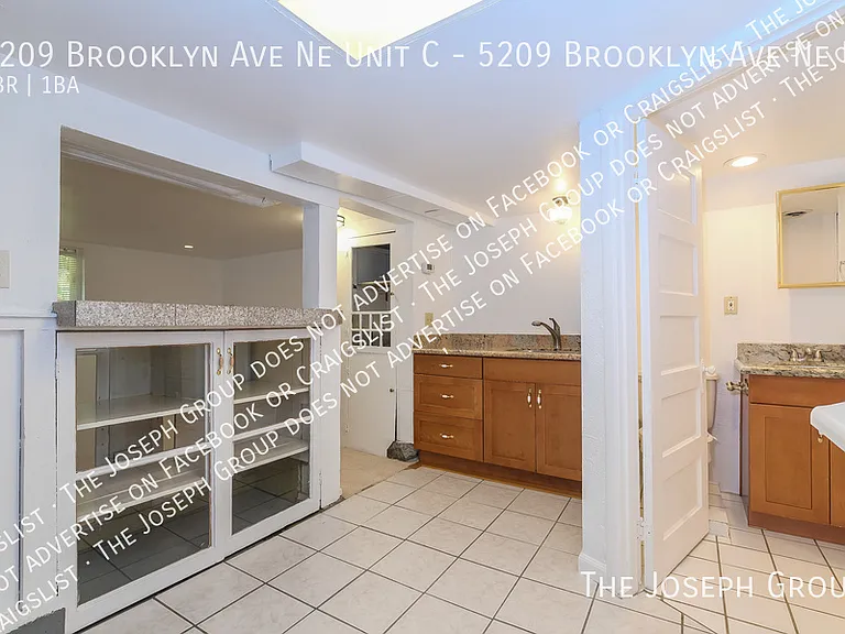 5209 Brooklyn Ave NE #C — Photo 7