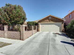 636 Escavada St SW, Albuquerque, NM 87105