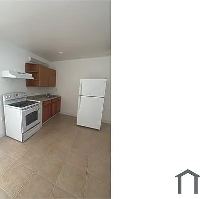 8450 NE Miami Ct #4 — Photo 2