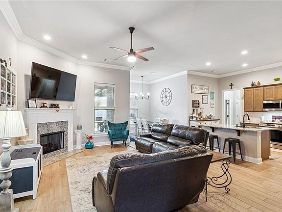 4th image of 133 Summer Cypress Ln