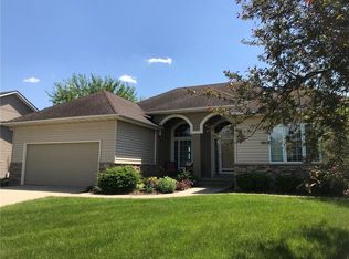 7028 Ridgedale Ct, Johnston, IA 50131