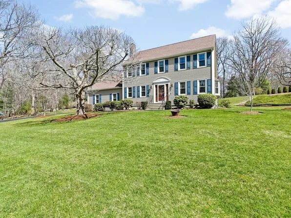 19 Crestview Dr, Mendon, MA 01756