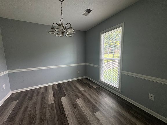 3rd image of 477 Kensington Rd