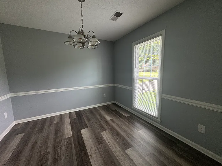 477 Kensington Rd — Photo 3