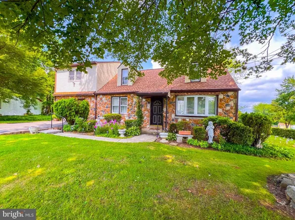 4546 Summit Ln, Bensalem, PA 19020