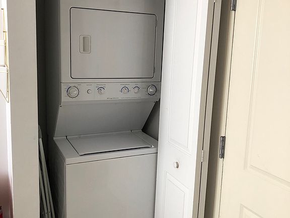 3rd image of 111 E Flagler St APT 902