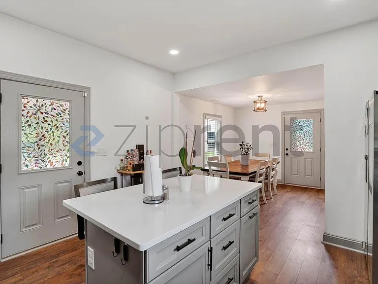 1934 Elizabeth St — Photo 11