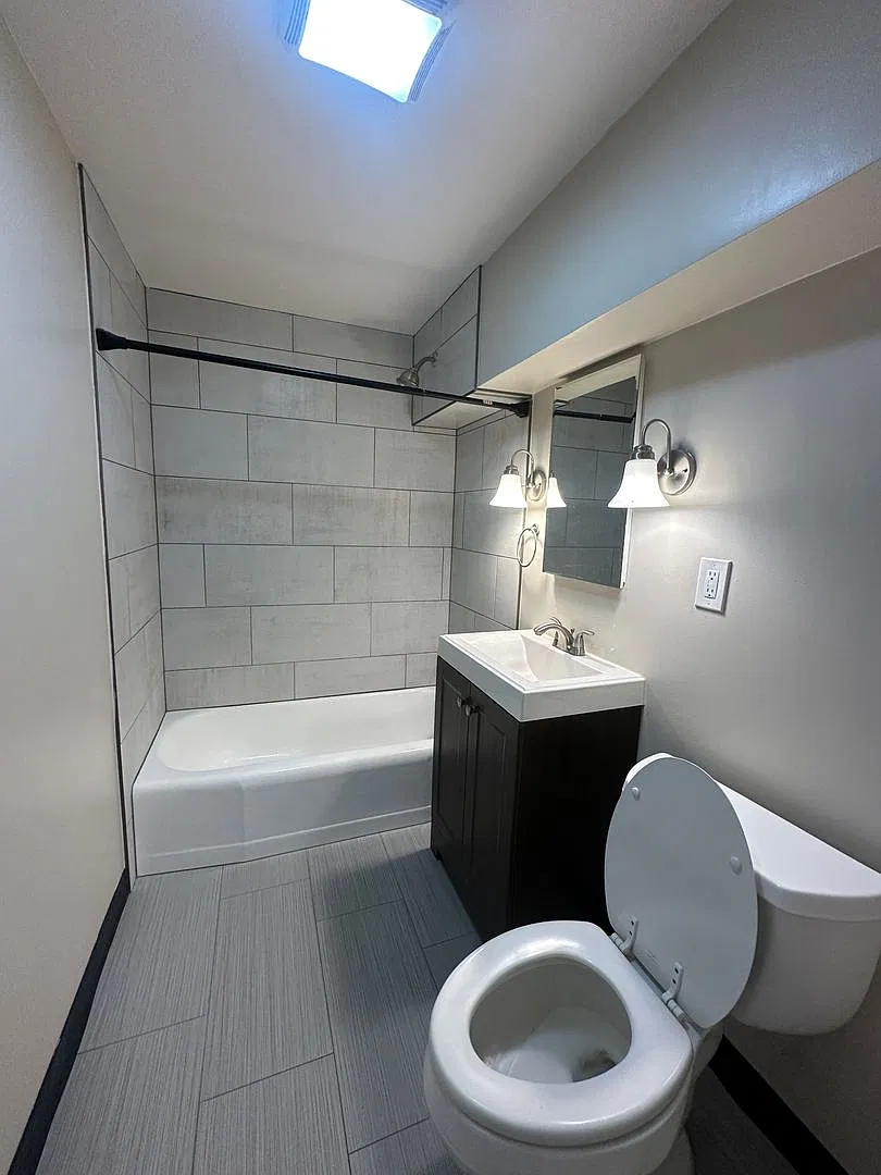 Campus Apartments — Photo 3