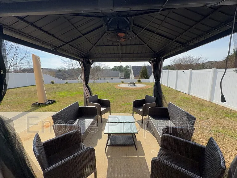 912 Custom Oak Ln — Photo 15