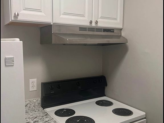 3rd image of 3821 S Jefferson Ave #8