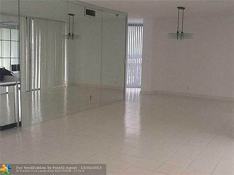 4th image of 20281 E Country Club Dr APT 1902