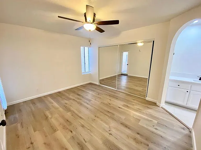 6033 Estelle St #10 — Photo 13