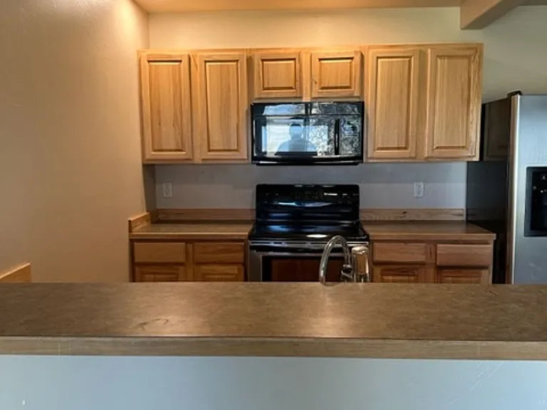 923 Saxon Way — Photo 4