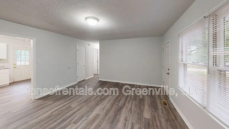 2 bed, 1.0 bath, 950 sqft, $975 — Photo 3