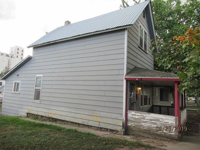 2nd image of 719 2nd St