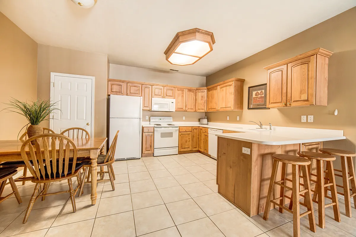 Building Photo - 437 N Belmont Pl #360