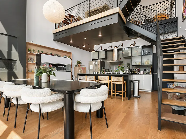 428 Van Brunt St #1 — Photo 3