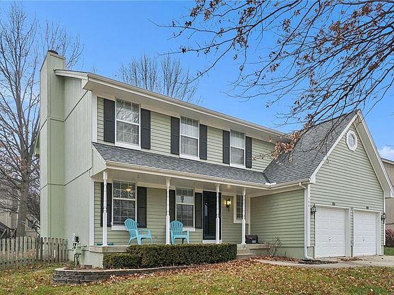 3rd image of 504 NE Timbercreek Dr