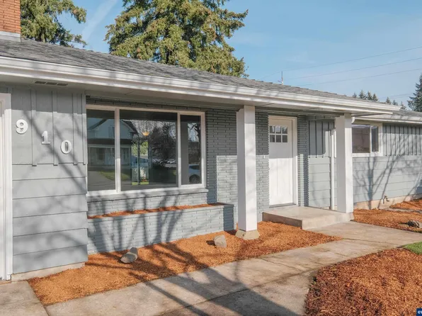 910 Florida Dr, Silverton, OR 97381
