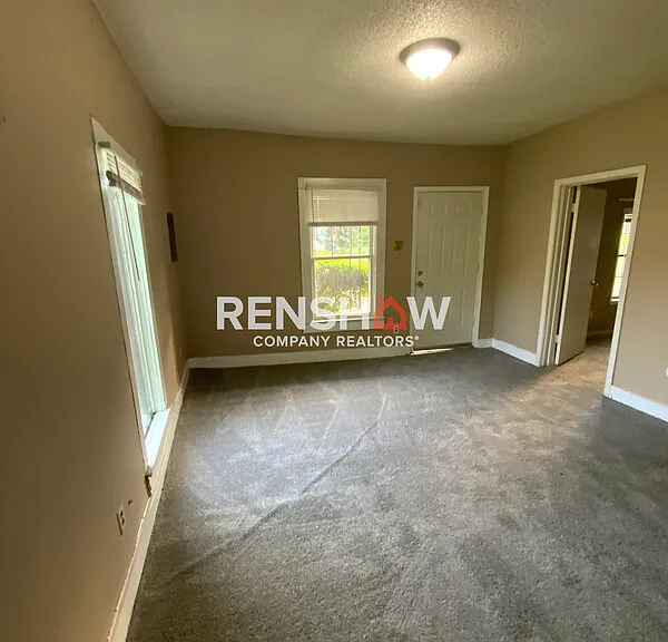 525 Baxter St — Photo 3
