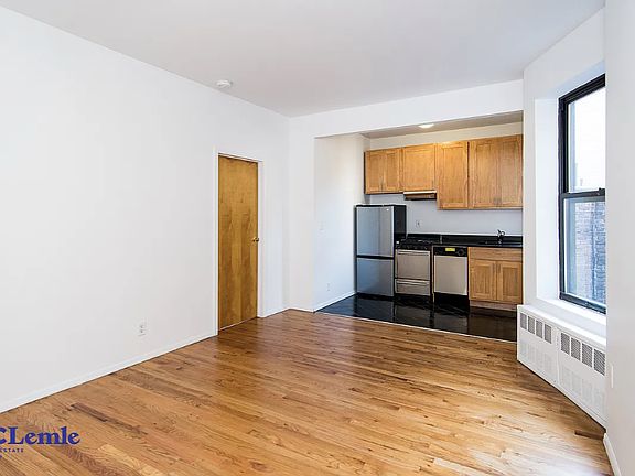 5th image of 1324 Lexington Ave APT 6D