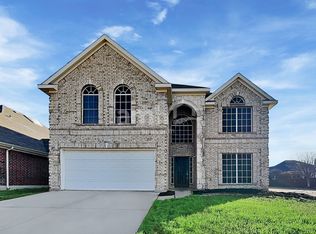 8233 Cedarcrest Ln, Fort Worth, TX 76123