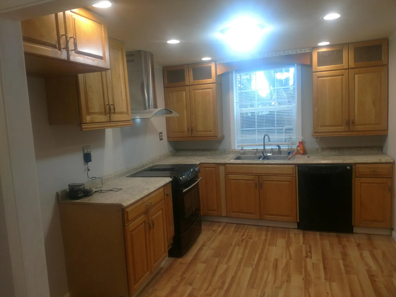 3 bed, 955 sqft, $1,325 — Photo 1
