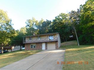 9 Stonecliff Dr, Fenton, MO 63026